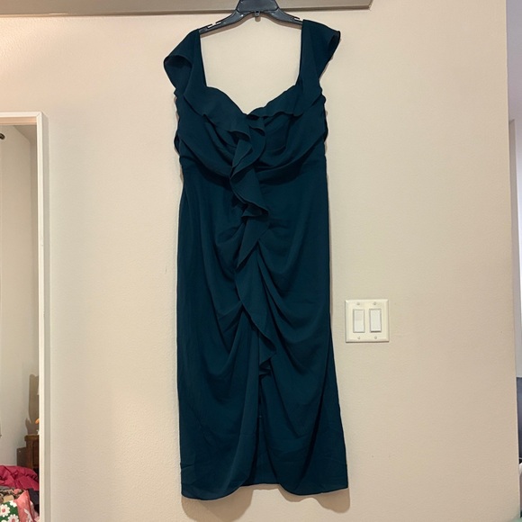 City Chic Va Va Voom Dress in Emerald SZ City Chic Medium/US 18 NWT - Picture 2 of 6